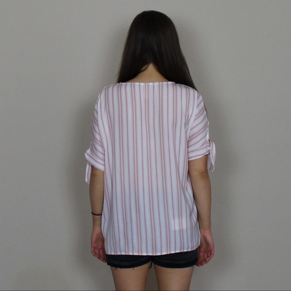 Spring into Linen Top - Picture 2 of 2